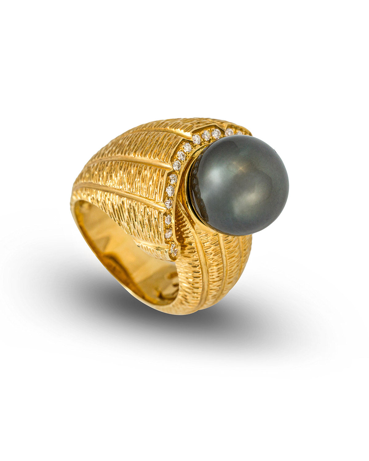 Snail Shell Ring with South Sea Black Pearl of 3.03 grams
