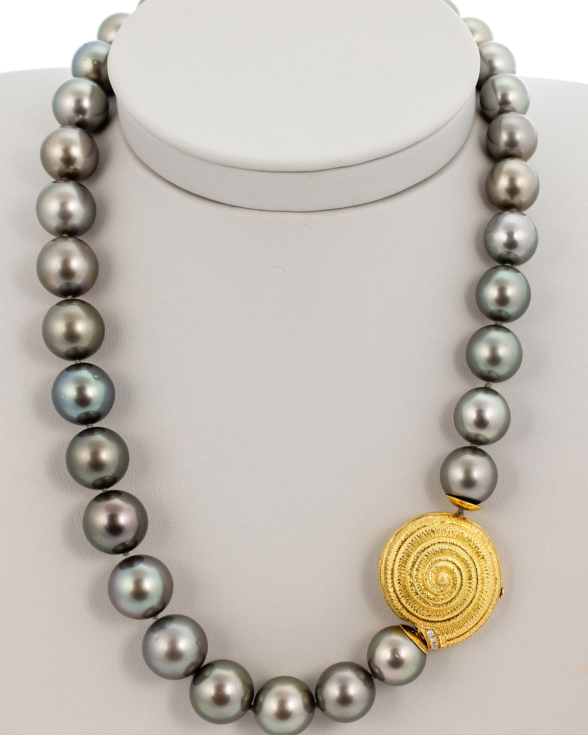 Snail Shell Gray Pearls Necklace with Watch-Like Clasp
