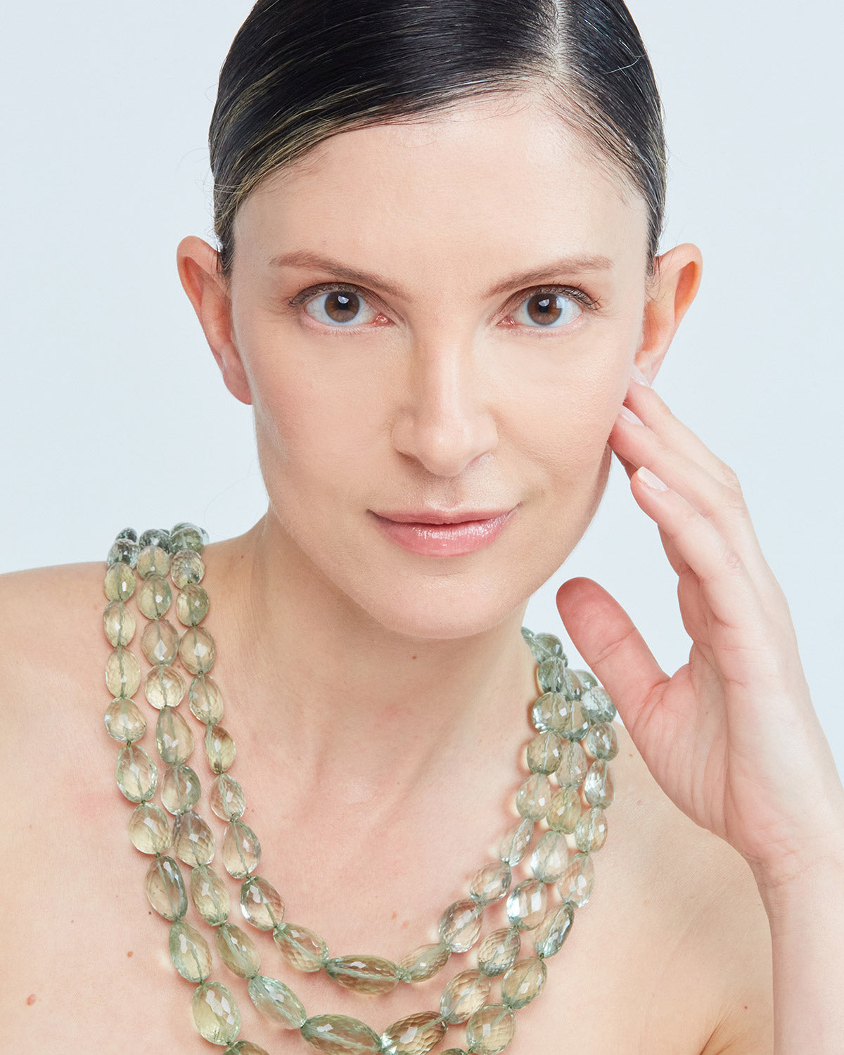 Stone Triple-Strand Necklace with Multiple Green Amethyst Beads tot. 1900 carats