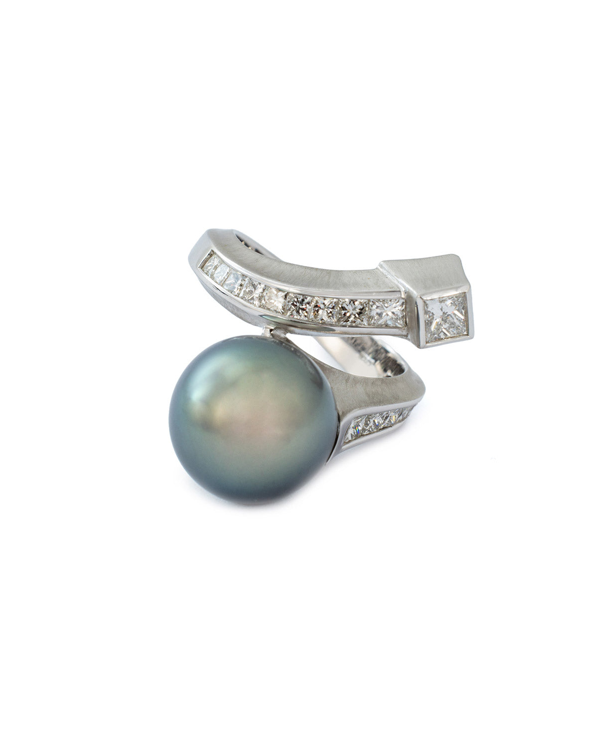 Eiffel Ring with 3.43 gr Gray South Sea Pearl, and 1.43 cts Diamonds